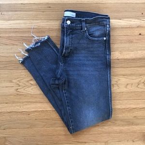 Gap blk distressed jeans with frayed bottom sz 31